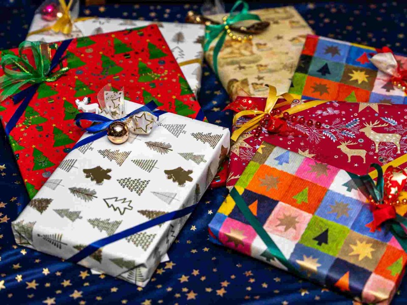 Gifts That Stick: Personalized Presents with Custom Sticky Notes