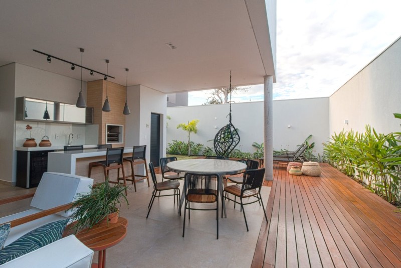 Elevating Property Value Through Modern Outdoor Living Spaces