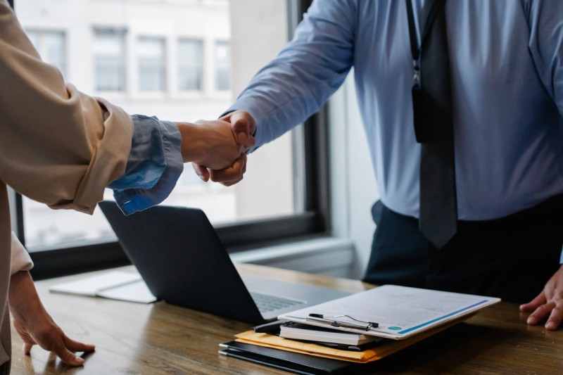 A Guide To Breaking Through in Crowded Tech Markets with Smarter PR