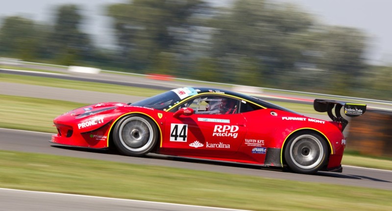 Race to the Finish: Speed Through Online Motorsports